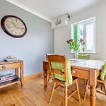 4 Bed In Penrith Oc-sz256