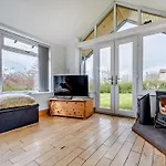 4 Bed In Penrith Oc-sz256 *