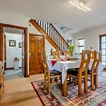 4 Bed In Penrith Oc-sz256 *