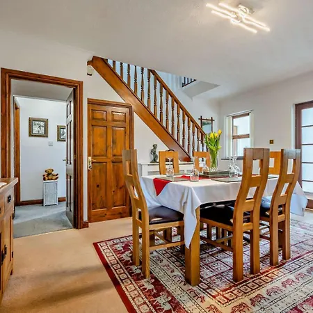 4 Bed In Penrith Oc-sz256 *