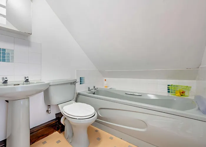 4 Bed In Penrith Oc-sz256